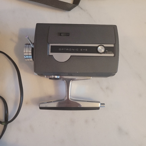 Vintage Bell & Howard autoload Optronic eye Super eight camera, case and light - Picture 4 of 11